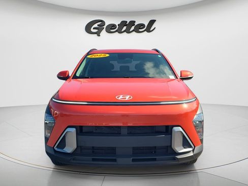 Used 2025 Hyundai Kona SEL FWD image 2