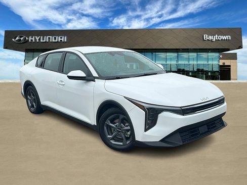 Used 2025 Kia K4 LXS image 1