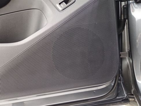 New 2025 Volkswagen Tiguan SE image 30