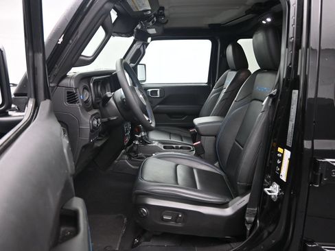 Used 2024 Jeep Wrangler Unlimited Rubicon 4xe w/ Technology Group AWD/4WD image 23