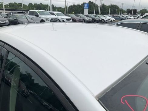 Used 2017 Ford Fusion SE w/ Equipment Group 201A FWD image 5