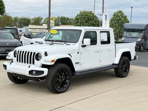 Used 2023 Jeep Gladiator Overland AWD/4WD image 3