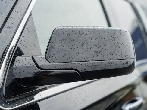 Used 2018 GMC Yukon Denali image 17