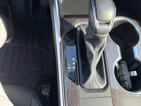 Used 2024 Toyota Highlander Platinum FWD image 13