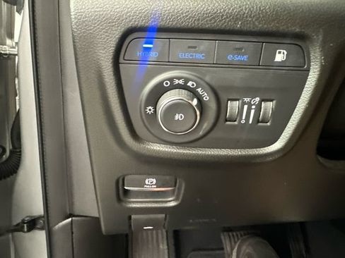 Certified 2023 Jeep Grand Cherokee 4WD 4xe w/ Luxury Tech Group II image 15
