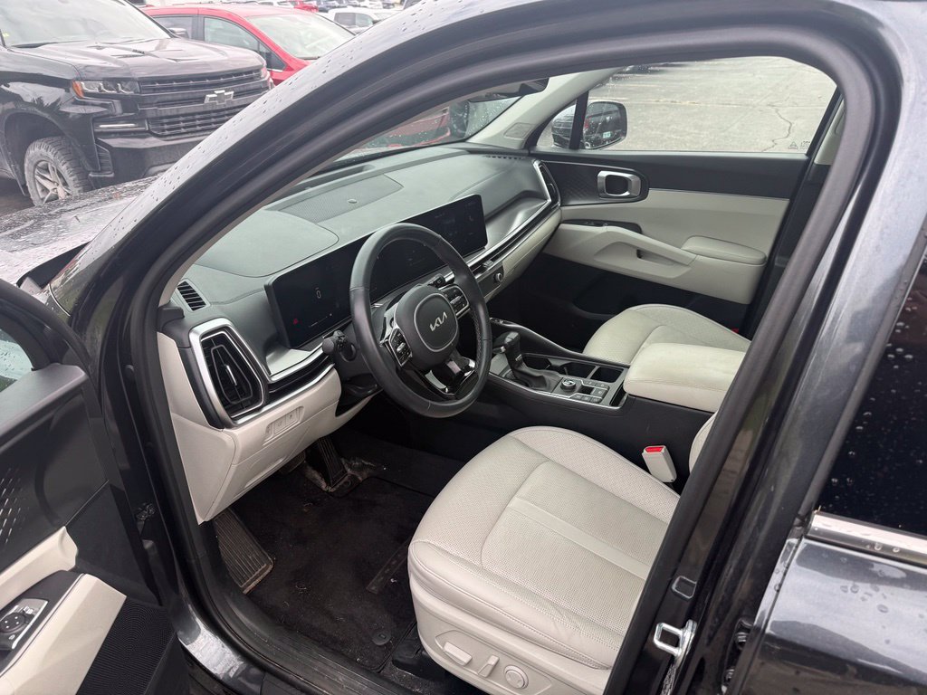 Used 2024 Kia Sorento EX w/ Panoramic Sunroof Package FWD image 8