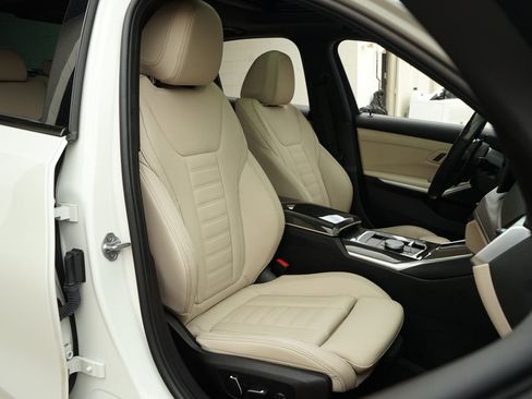 Used 2024 BMW M340i RWD image 5