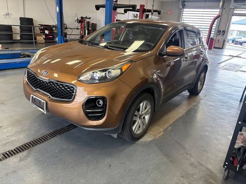 Used 2017 Kia Sportage LX AWD/4WD image 2