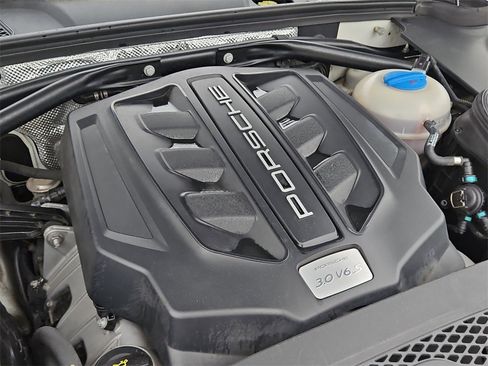 Used 2016 Porsche Macan S image 14
