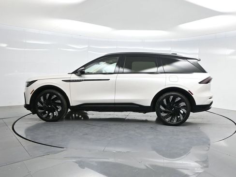 Used 2025 Lincoln Nautilus Reserve w/ Jet Appearance Package image 34