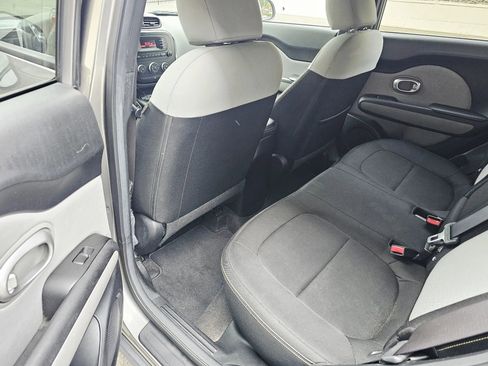 Used 2014 Kia Soul + image 10