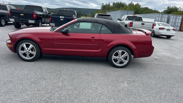Used 2006 Ford Mustang Convertible RWD image 7