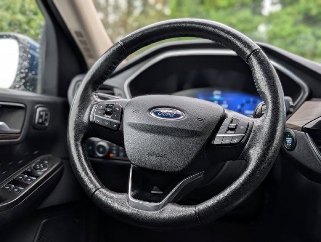 Used 2020 Ford Escape Titanium AWD/4WD image 13