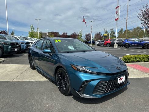 Used 2026 Toyota Camry SE FWD image 7