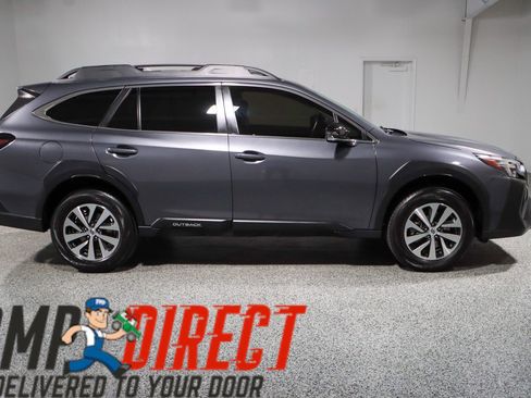 Used 2023 Subaru Outback Premium AWD/4WD image 6