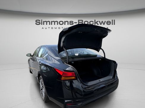 Used 2025 Nissan Altima 2.5 SV FWD image 22