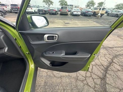 Used 2022 Hyundai Venue SEL FWD image 15