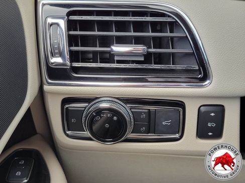 Used 2019 Lincoln Navigator Select RWD image 31