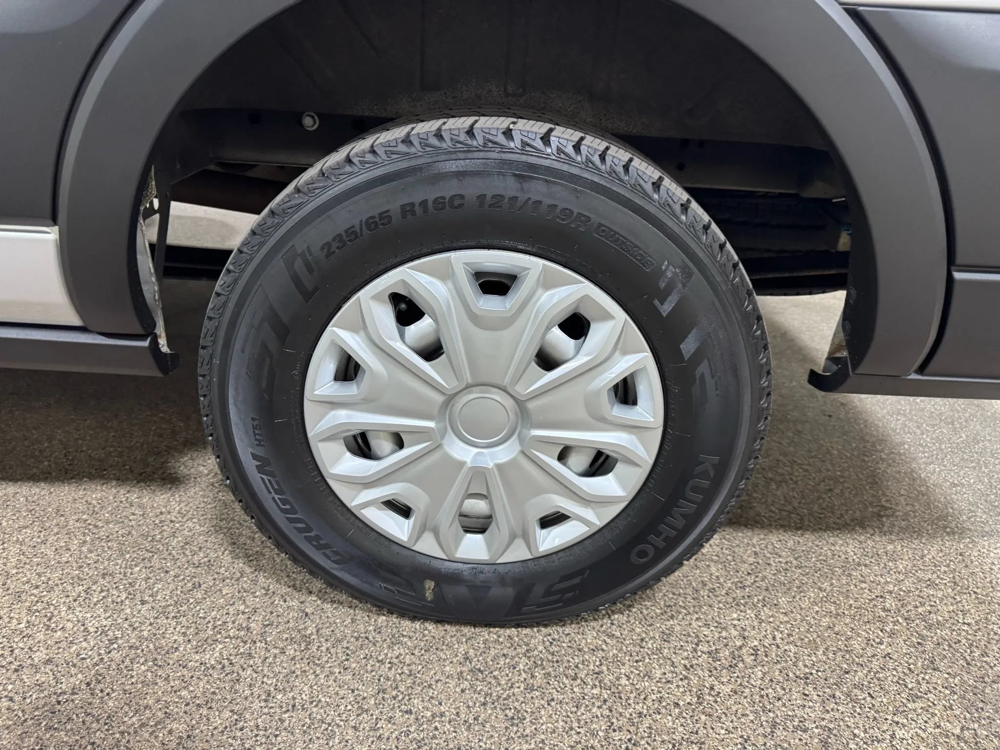 Used 2019 Ford Transit 250 148 Medium Roof RWD image 57