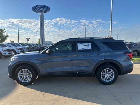 New 2026 Ford Explorer Active RWD image 2