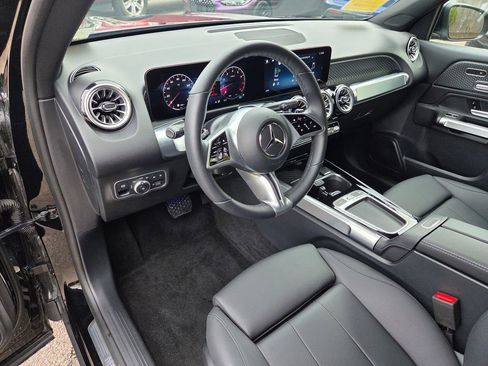 Used 2025 Mercedes-Benz GLB 250 4MATIC image 14