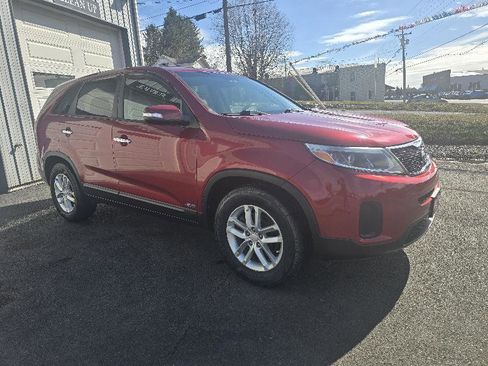 Used 2014 Kia Sorento LX image 3