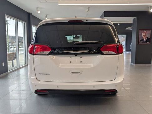 New 2026 Chrysler Voyager LX image 6