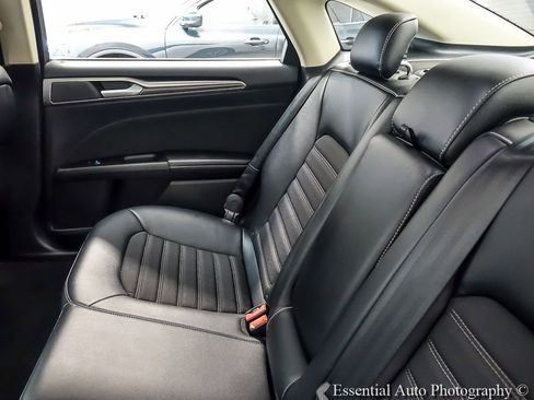 Used 2017 Ford Fusion SE w/ Equipment Group 201A FWD image 15