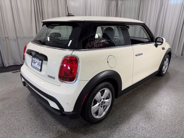 Used 2022 MINI Cooper 2-Door Hardtop w/ Storage Package FWD image 4