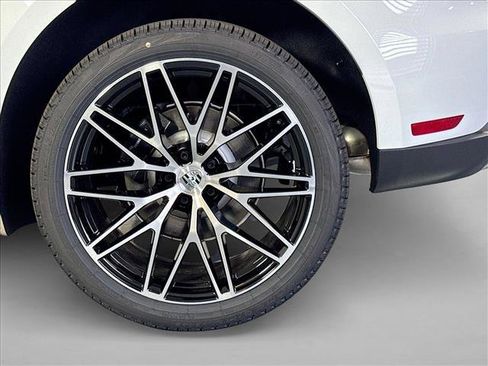 Used 2026 Porsche Macan AWD/4WD image 24