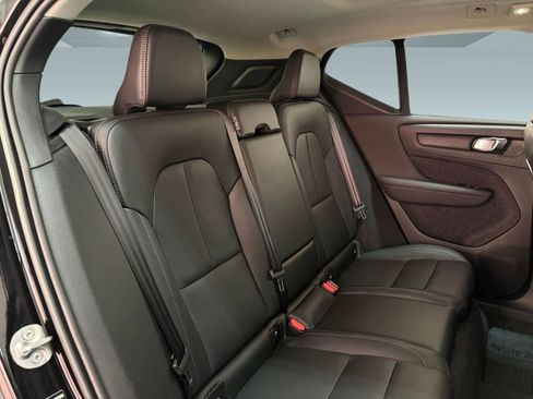 Used 2025 Volvo XC40 B5 Plus image 24