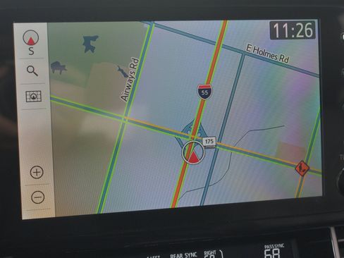 Used 2023 Toyota Sienna XLE Woodland Edition image 7