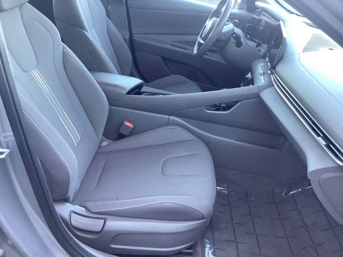 Used 2025 Hyundai Elantra SEL FWD image 15
