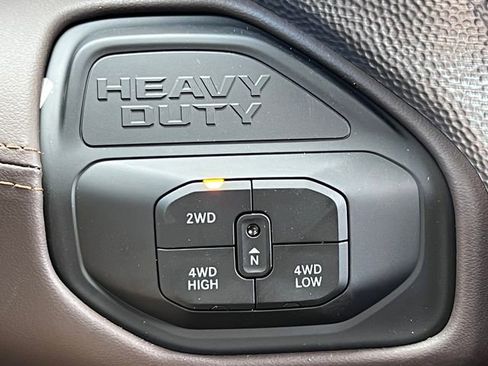Used 2025 RAM 2500 Limited AWD/4WD image 29