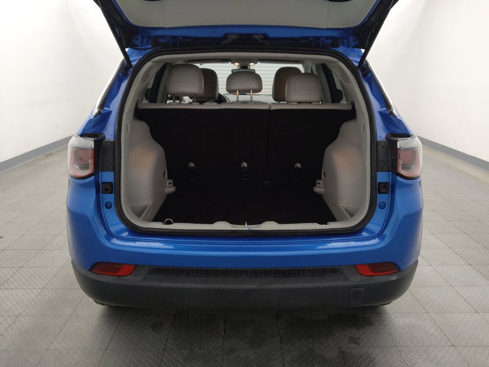 Used 2019 Jeep Compass Latitude FWD image 29