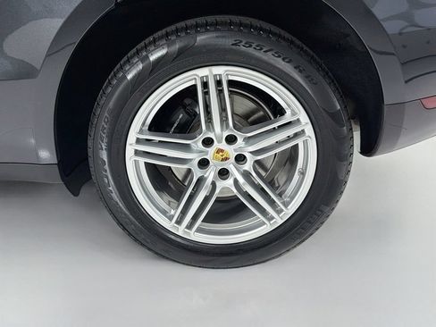 Certified 2021 Porsche Macan AWD/4WD image 31