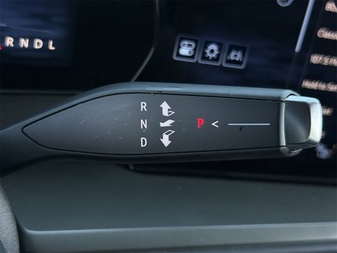 Used 2025 Chevrolet Traverse LT image 18