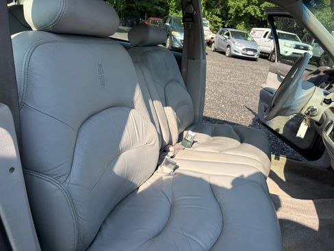 Used 1995 Lincoln Town Car Signature RWD image 40