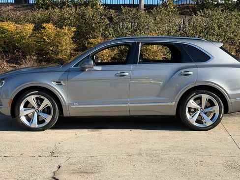 Used 2018 Bentley Bentayga image 9