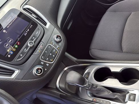 Used 2025 Chevrolet Malibu LT image 21