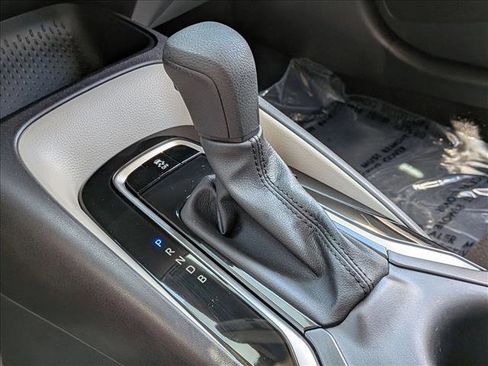 Used 2025 Toyota Corolla LE FWD image 12