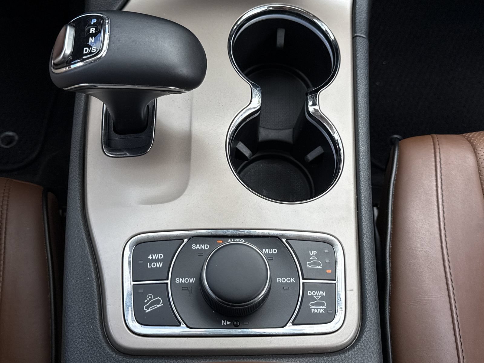 Used 2015 Jeep Grand Cherokee Summit AWD/4WD image 29
