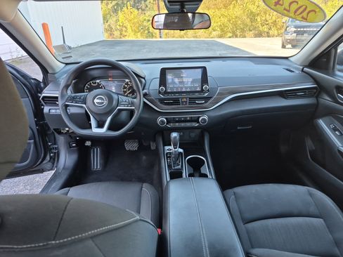 Used 2024 Nissan Altima 2.5 SV image 18