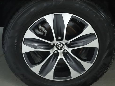 Certified 2020 Toyota Highlander XLE image 12