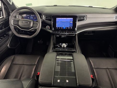 Used 2023 Jeep Wagoneer 4WD image 13