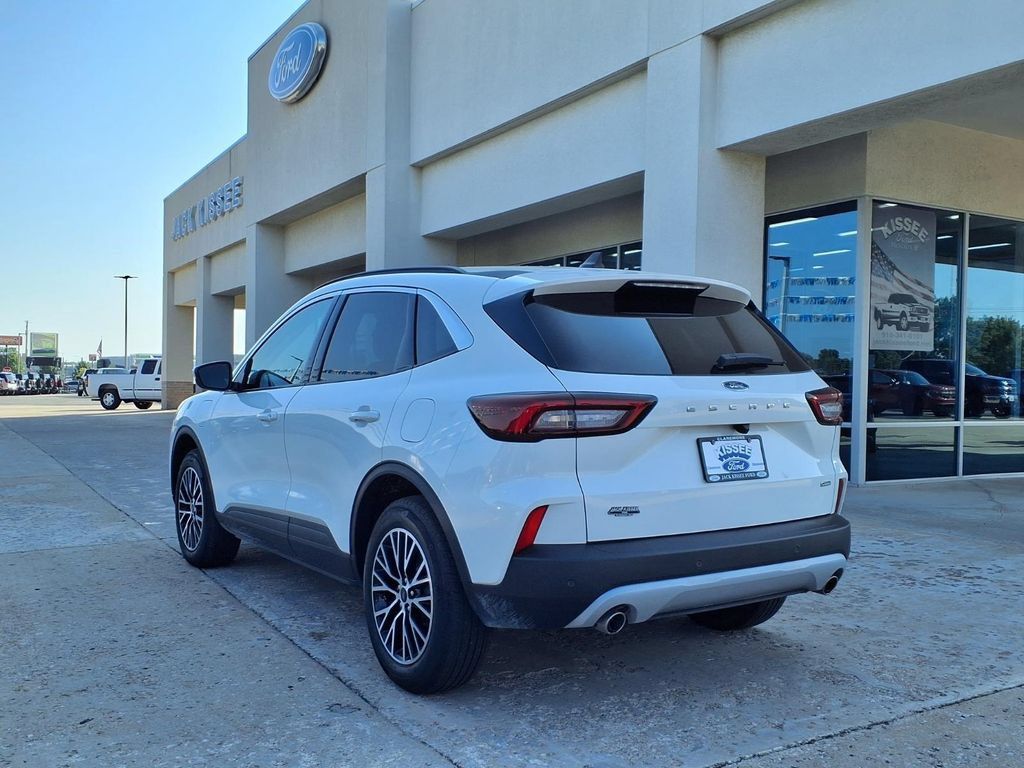 Used 2024 Ford Escape SE FWD image 2