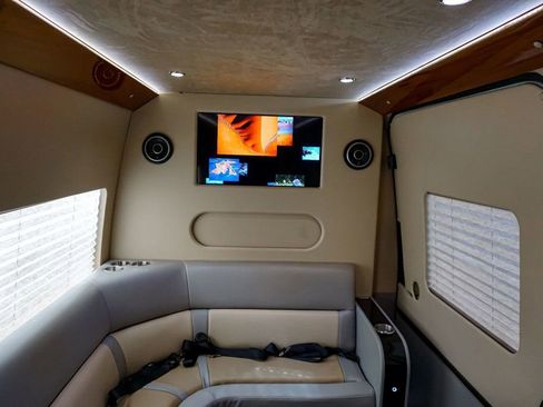Used 2015 Mercedes-Benz Sprinter 2500 image 33