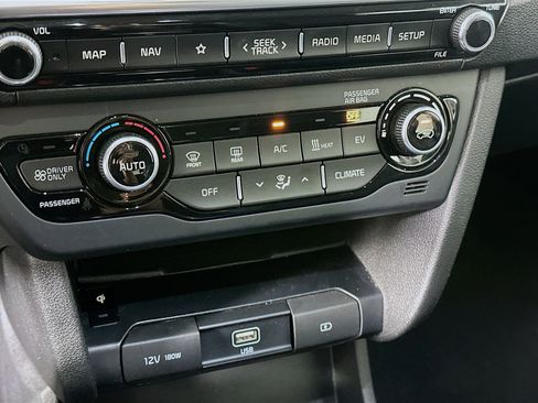 Used 2022 Kia Niro EX Premium image 24