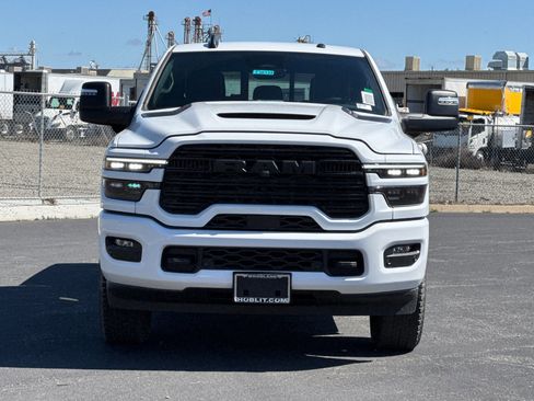 New 2026 RAM 2500 Laramie AWD/4WD image 8