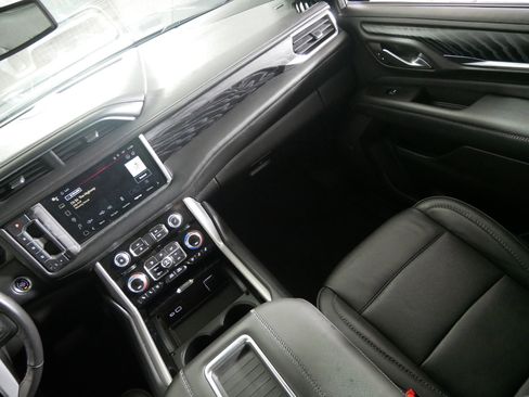 Used 2022 GMC Yukon Denali image 11